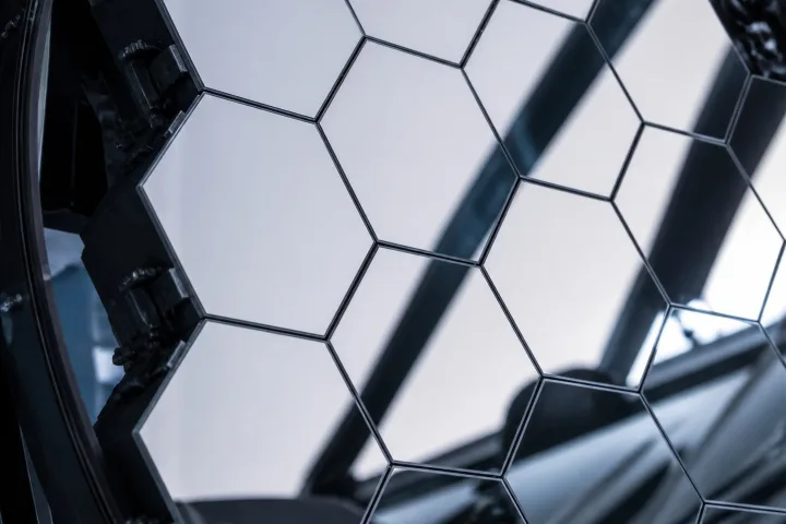 Rappresentazione artistica dell'Extremely Large Telescope in costruzione sulle montagne del Cile, immagine scientifica ESO