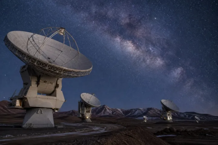 L'immagine storica dell'ombra del buco nero M87 catturata dall'Event Horizon Telescope, immagine reale