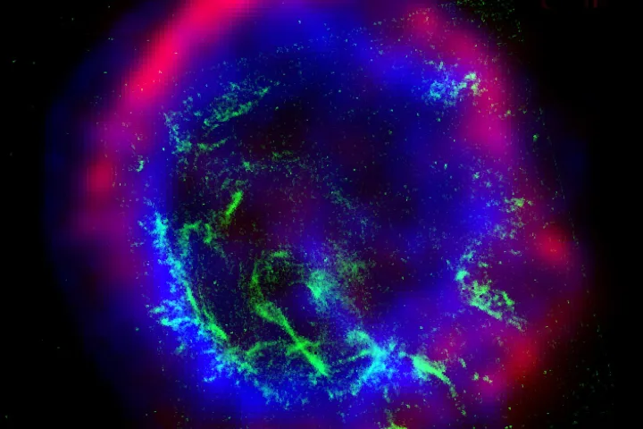 Esplosione di supernova che disperde elementi chimici pesanti nello spazio, immagine scientifica NASA