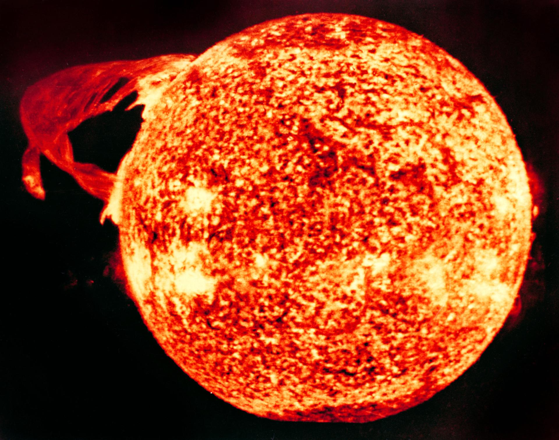Perché il Sole non esploderà mai come una supernova