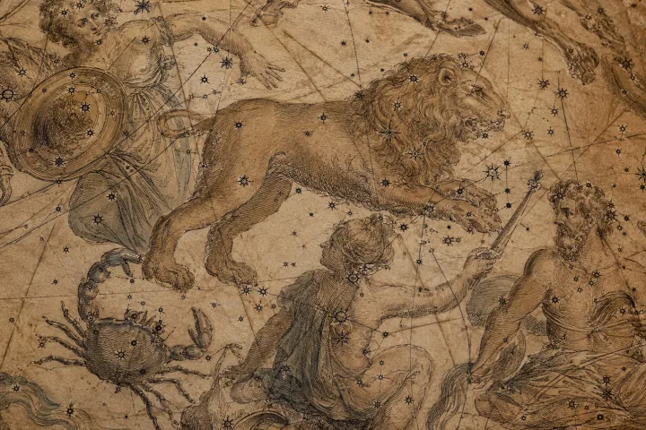 Cielo notturno stellato con le costellazioni tradizionali della mitologia greca e babilonese