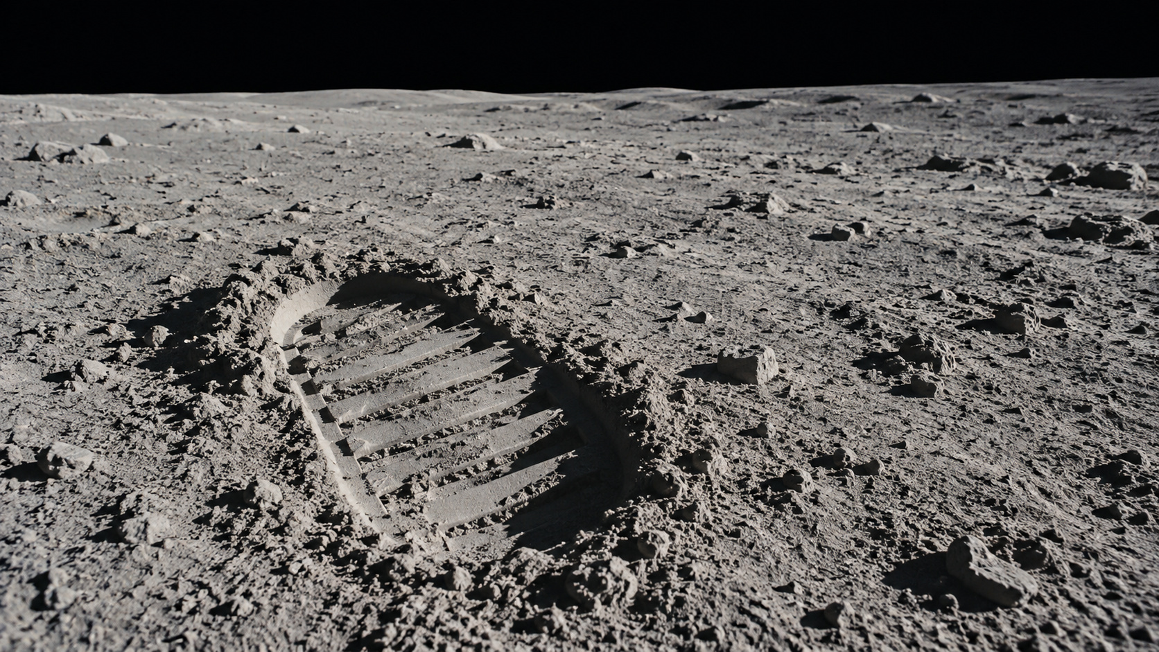 La polvere lunare: perché si attacca a tutto