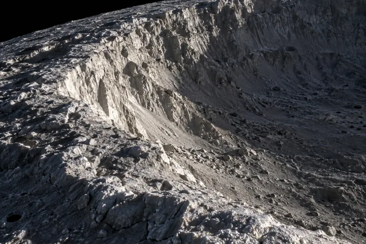 Primo piano della luna Mimas di Saturno con il grande cratere Herschel sulla superficie ghiacciata